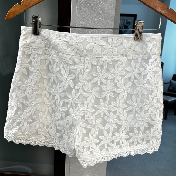 Monteau Lace Overlay Shorts - Creamy White M - Picture 2 of 7